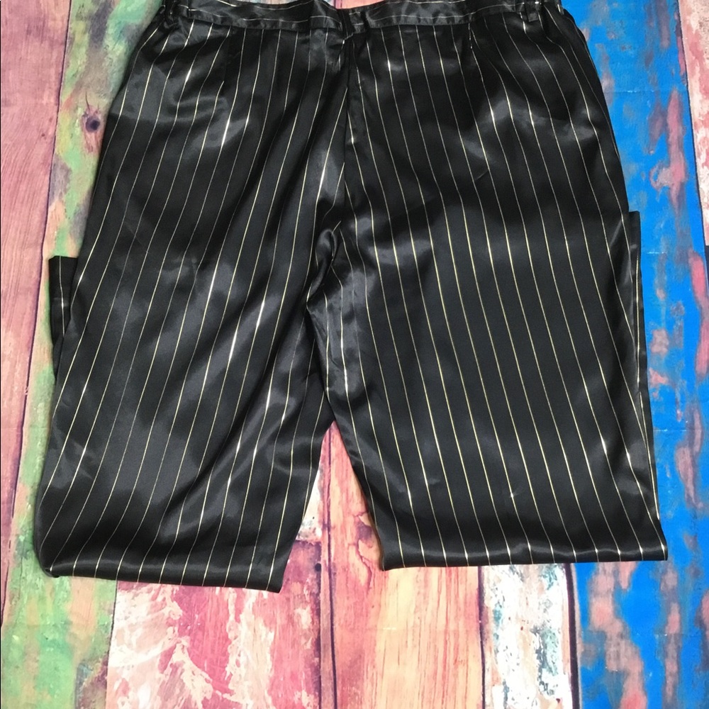 Women’s 🌸SOLD🌸 Pinstriped Pant - Picture 4 of 6